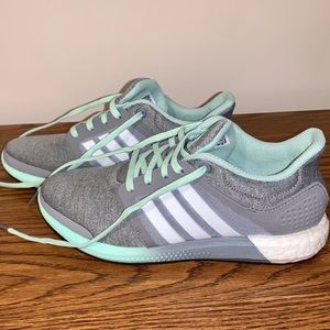 *NEW* ADIDAS Boost Endless Energy Sneakers Size 6
